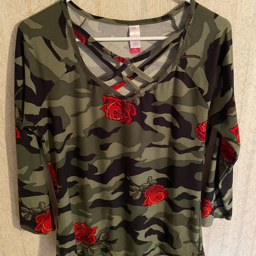 Mid sleeve camo shirt